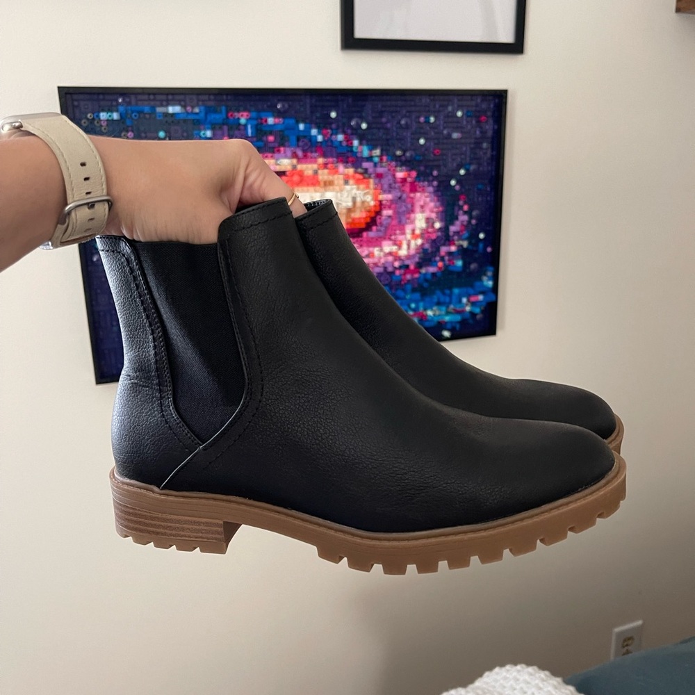 Wonderly Black and Brown Ankle Boots